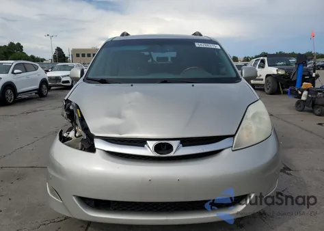 2010 Toyota Sienna Xle z USA, uszkodzony, nr VIN 5TDDK4CC1AS031488